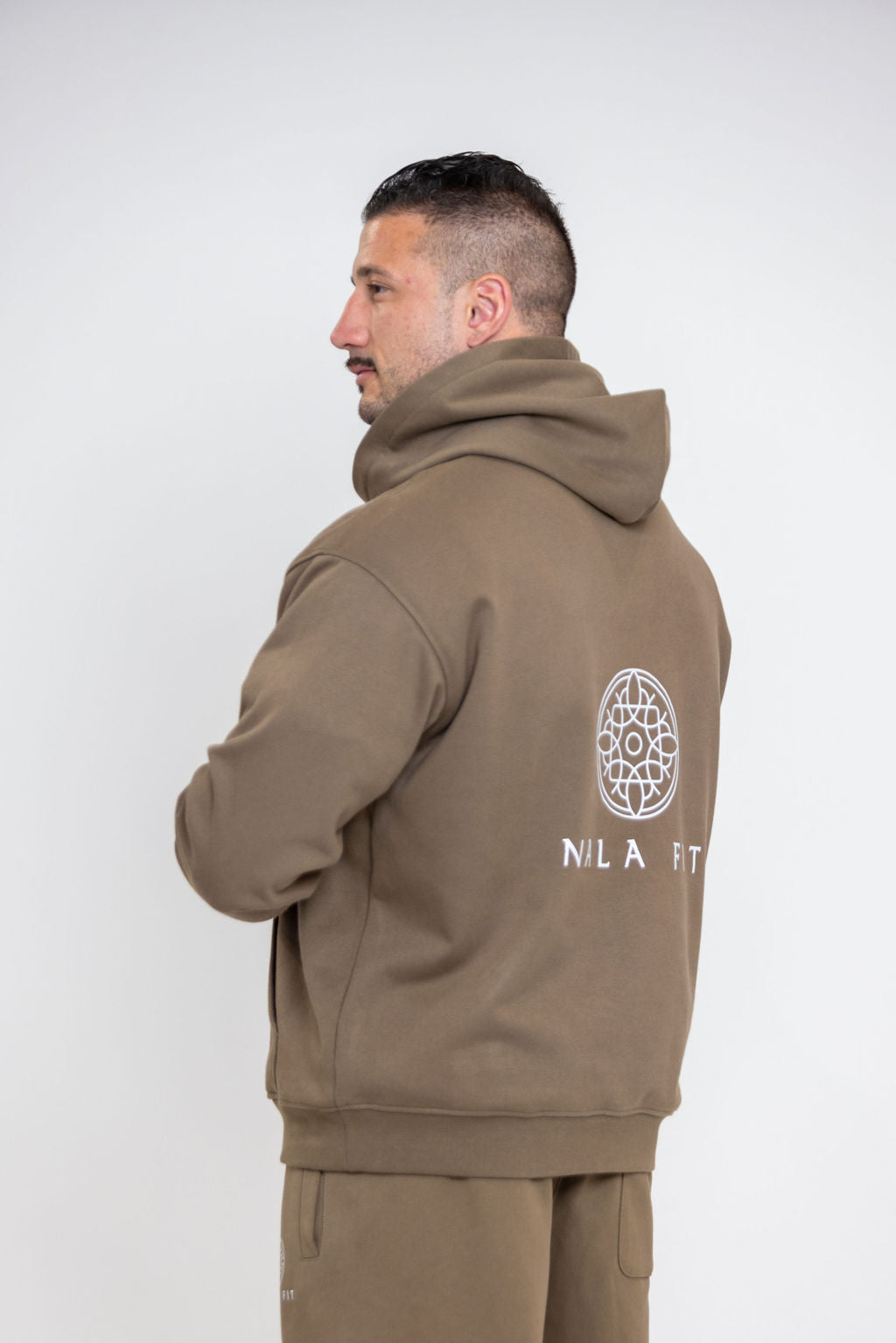 Sahara Hoodie - Dune Mocha
80% cotton, 20% polyester
440gsm cotton
Made in China
Hand wash
Pull-on styling
Attached hood with front and back printed logo
Front pocket
Oversized weighted jersey fabric